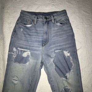 BDG Lightwash Ripped Mom Jeans